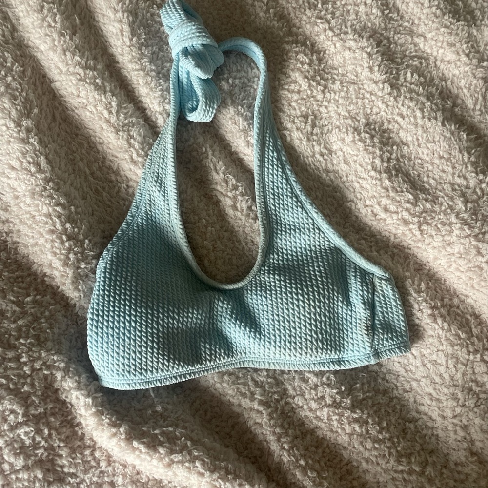 I am selling this bikini light blue top from target!